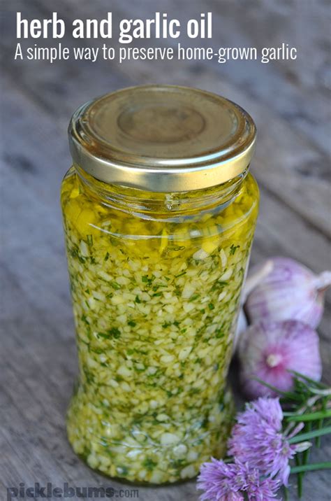 I use small amounts of garlic in,aiding pet health, but never raw. Herb and Garlic Oil - Picklebums