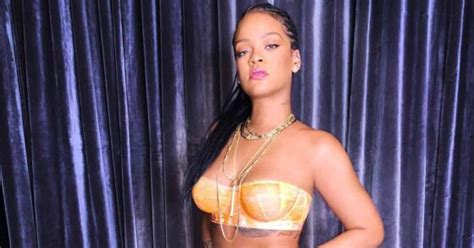 Rihanna Once Flaunted Her Busty Cleav Ge Curves Posing Seductively In