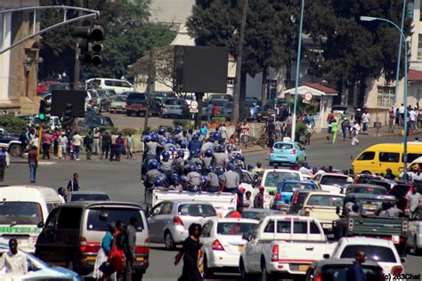 Latest Vendors Clash With Zrp Police In Harare Cbd Zw News Zimbabwe