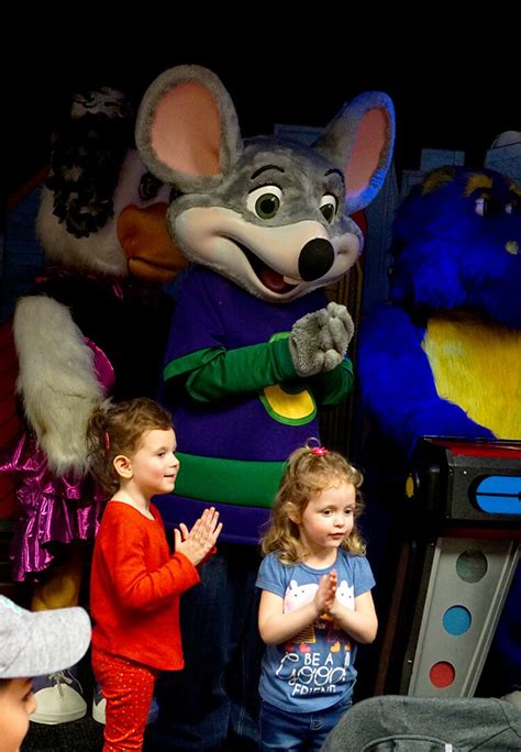 Bigger Better Birthday Parties At Chuck E Cheese Happiness Is Homemade