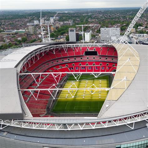 Beispielsweise ist das finale fast immer für das größte stadion vorgesehen. Wembley-Stadion / Em 2021 Nur Geimpfte Zum Em Finale Im ...