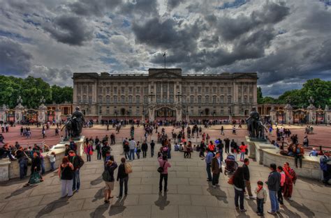 George iii's successor, his son george iv, was the first monarch to see palace potential in buckingham house. Buckingham Palace | I had to climb the Victoria Monument ...