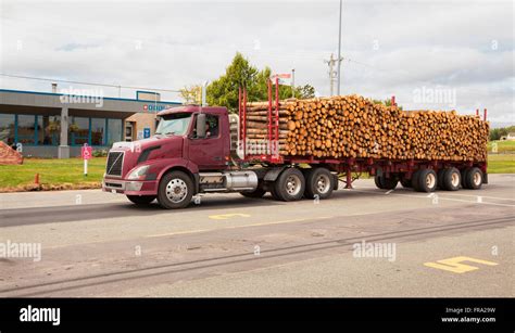 Truck Carrying Heavy Load Stock Photos And Truck Carrying Heavy Load