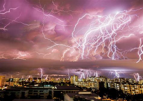 Photographer Captures Spectactular Lightning Strikes With 49 Shots Over