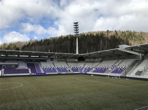 Heute um 18:30 uhr trifft der fc schalke 04 auf aue. Bananenflanke: verhalen over het Duitse voetbal ...