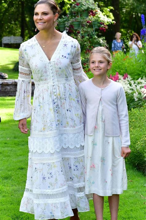 Vor zehn jahren heirateten victoria und daniel von schweden, jetzt haben sie sich zum jubiläum professionell ablichten lassen. Prinzessin Victoria: Bilder ihrer schönsten Looks | GALA.de