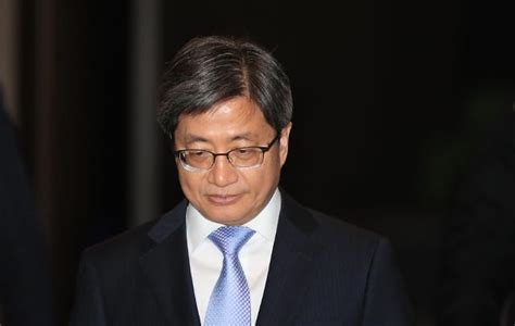 잡담 이번 대법원 판결 판사 열심히 중앙일보에서 빨아주는중 (3). 김명수, '김경수 판결' 불복 공세에 "법관 공격 적절치 않아 ...