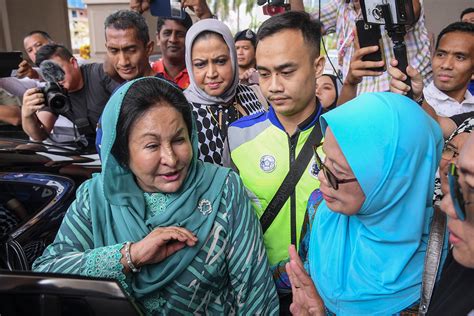 Rosmah mansor dan najib razak kini telah menjadi ikon kebencian rakyat. Mahkamah: Rosmah Mansor Gagal Hadir Hari Pertama ...