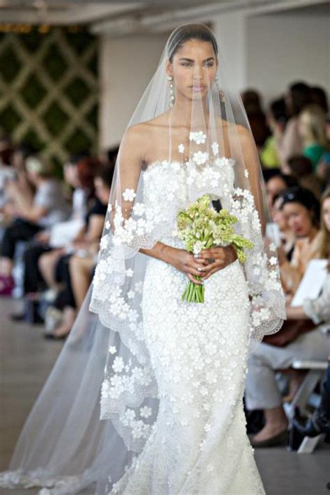 I only wish bella rosa had a bit better lasting power. Oscar de la Renta Wedding Dresses are 'Hot' Couture ...