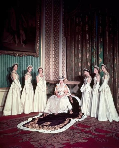 Queen Elizabeth Ii S Coronation In Mirror Online