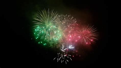 Feu d'artifice au parc de la mairie à 23h. Evian - Feux d'artifice 15 Août 2018 - YouTube