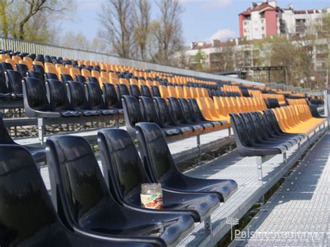 Wieczysta kraków w meczu towarzyskim zremisowała z trzecioligową polonią bytom 1:1. Kraków - Stadion KS Wieczysta - PolskieStadiony.pl