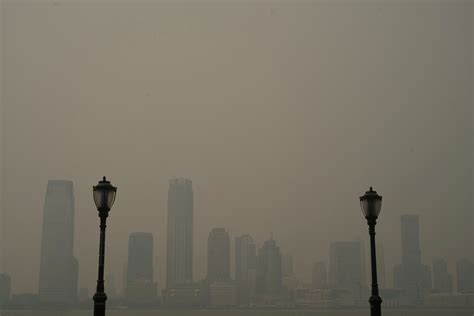 ‘Apocalyptic’ photos capture smoky haze blanketing New York City | The