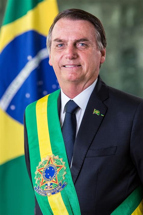 She is the third wife of the 38th president of brazil jair bolsonaro. Bolsonaro divulga foto oficial como presidente