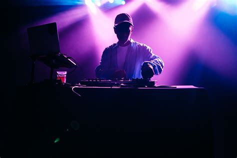 Dj Marketing 10 Tips To Land Gigs And Grow Your Brand