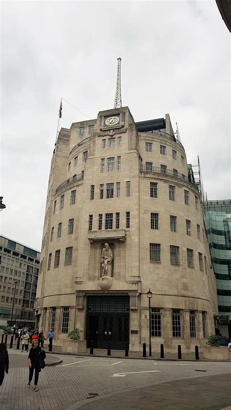 A afirka ta kudu kenan, bayan da shugaba jacob zuma ya sha daga yunkurin yanke masa kauna a majalisar dokokin kasar.an soma kidayar kuri'u a kenya, bayan bab. BBC Broadcasting House #britishbroadcastingcorporation # ...