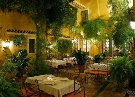 La cocina tradicional ha sabido perdurar en el tiempo y siempre ha estado vinculada a la práctica agroalimentaria en la comunidad foral y a la riqueza de la tierra que en cada estación trae. Características de la cocina tradicional andaluza - Comer ...