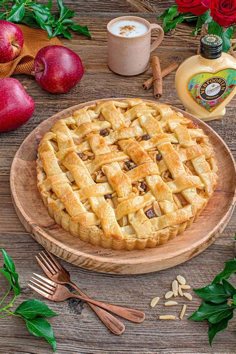 Zutaten für das eierlikör rezept für 6 portionen: Apple Pie mit Vanilleeis und VERPOORTEN ORIGINAL ...