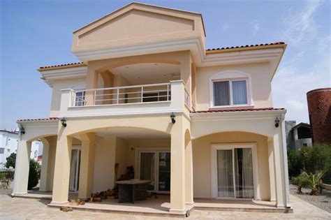 Hier ist der mieter in grenzen frei. Freistehende Villa mit Privatpool und Garten zu vermieten ...