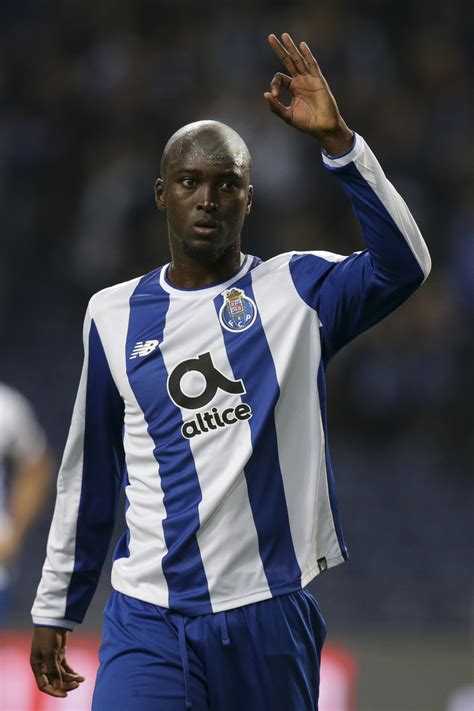 Uma notícia que está a ser avançada em frança. Henrique Jones prevê paragem "nunca inferior a três meses ...