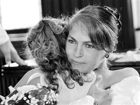 Weitere ideen zu braut, kleider, brautkleid. Hochzeitsfotos - ein Tag voller Überraschungen mit Annika ...