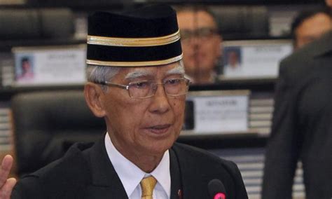 Translations of the word dewan from spanish to english and examples of the use of dewan in a sentence with their translations: Dewan Negara passes 2020 Supply Bill