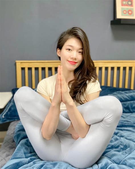 Learn Yoga Poses With This Korean Instructor 9gag