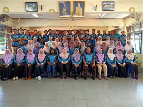 Jalan tun ahmad, bandar tenggara, kulai, 81440 bandar tenggara, johor, malaysia. Guru / Staf ~ Sekolah Kebangsaan Ampang