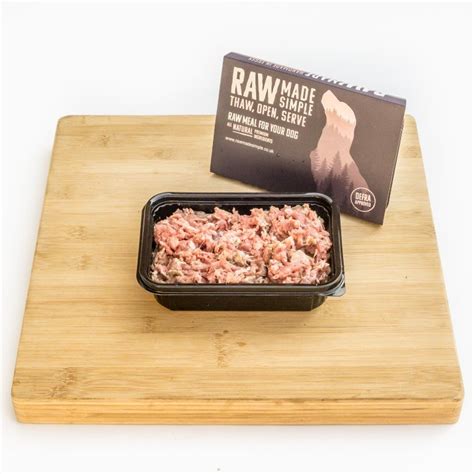 Chicken thighs, green beans, and oatmeal served with kibble. Chicken Supreme Mince | Raw Dog Food | Raw Made Simple