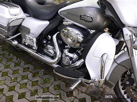 A motor officer shouldn't have to settle for anything less. 2009 Harley Davidson Electra Glide Ultra Classic