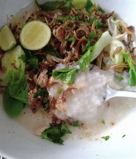 Ianya bihun biasa yang dicelur sekejap dengan serbuk kunyit untukn hasilkan bihun yang seperti itu. Resepi Bubur Nasi Biasa : Namakucella Cara Masak Bubur ...