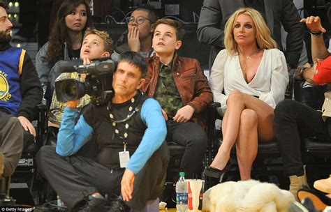Britney Spears Watches Lakers With Sons And Sam Asghari Daily Mail Online
