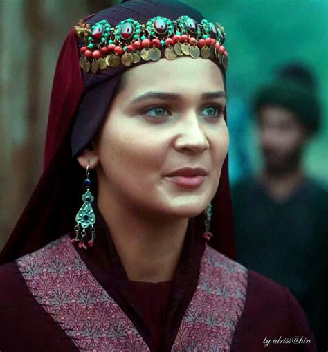 Yusuf çim ile birlikte 2016'da star tv ekranlarında yayımlanan hanım köylü dizisinde i̇lkgün rolünü. Gülsim Ali İlhan ''ASLIHAN HATUN'' ~ 56 | Ünlüler, Ilham ...