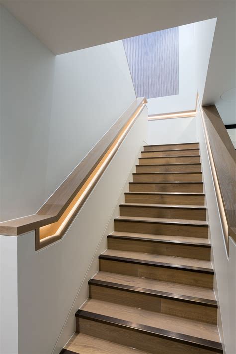 The difference between stairway handrail and railing. Staircase with lit recessed oak handrail detail. in 2020 ...