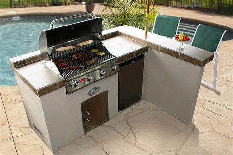 Special projects call for special modules, our specialty modules give you even more options to choose from to help design. Stucco and tile with side bar ledge. | Outdoor kitchen ...