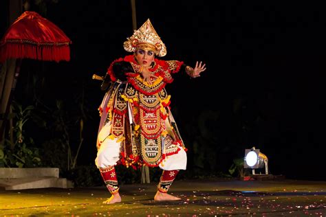 Taris Baris Tunggal Tarian Simbol Kekuatan Prajurit Bali Looking