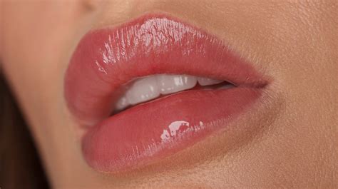 How To Prevent Dry Flaky Lips
