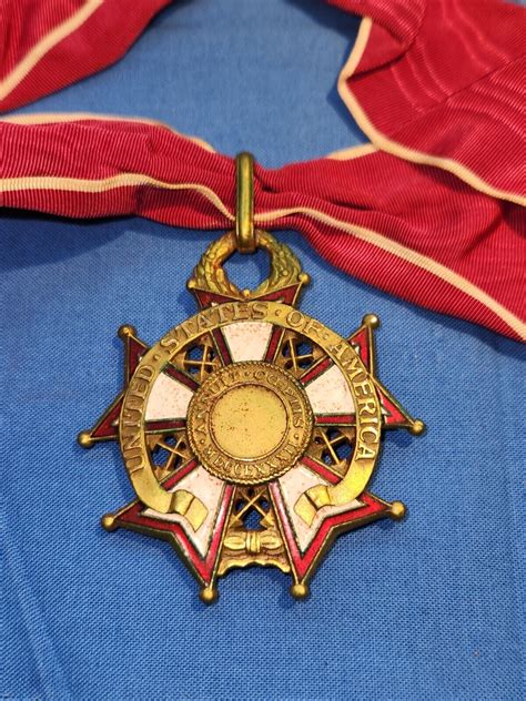 Wwii Legion Of Merit Medal Badge Cased Commander 802 Ebay