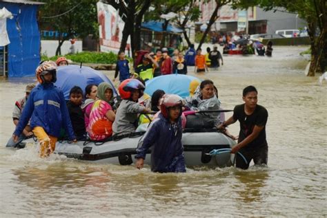 Contoh Sikap Bersatu Saat Mendengar Ada Korban Bencana Alam Adalah