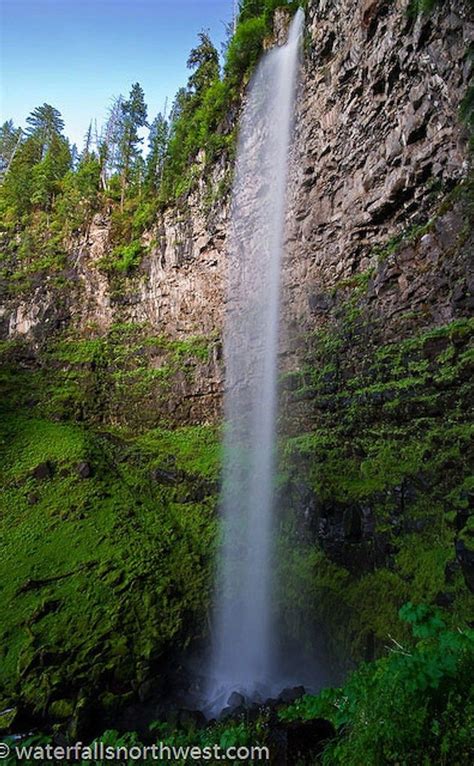 Watson Falls Oregon Waterfalls Waterfall Pictures Oregon Travel