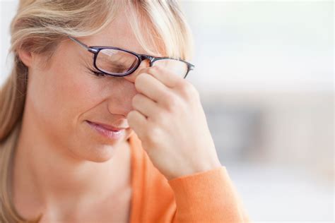 Могут ли неподходящие очки или плохое освещение повредить глаза