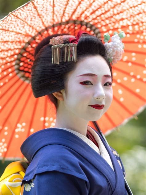 Pin By Ethen E On Geisha Other Japanese Japanese Geisha Beautiful Japanese Women Beautiful