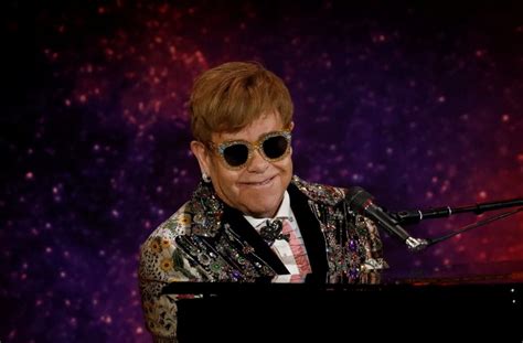 See It Elton John Blasts Rude Fan Who Put Hands On Piano Keys