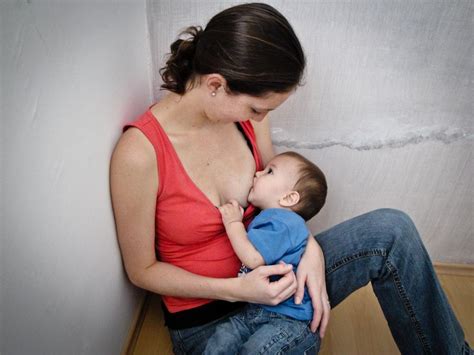 Breastfeeding In Public Illinois Restaurant Shows How To Right A Wrong