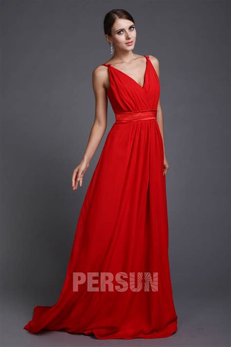 Pour cela, nous référençons pour qu'elle soit neuve ou d'occasion, votre robe de soirée longue pas cher vous attend sur notre catalogue. Robe longue soiree pas cher