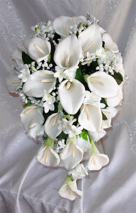 The meaning and symbolism of lilies in the bride's bouquet. White Calla Lily Wedding Bouquets Showing Simple and ...