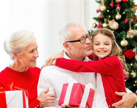 Your Guide To Visiting Elderly Loved Ones During The Holidays
