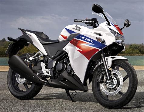 The honda cbr 250 rr model is a sport bike manufactured by honda. Honda CBR 250 R 2013 - Fiche moto - MOTOPLANETE