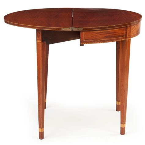 Shop card tables and tea tables and other modern, antique and vintage tables from the world's best furniture dealers. American Federal Antique Mahogany Circular Card Table, circa 1800 at 1stdibs