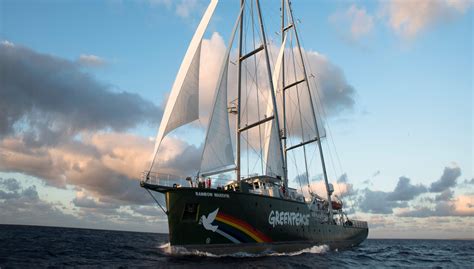 To Rainbow Warrior στον Πειραιά για το κλίμα Greenpeace Ελλάδα